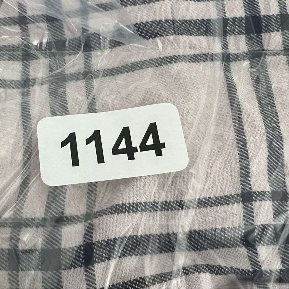 Splendid women’s size medium, long sleeve button up lightweight shirt‎ - Image 4