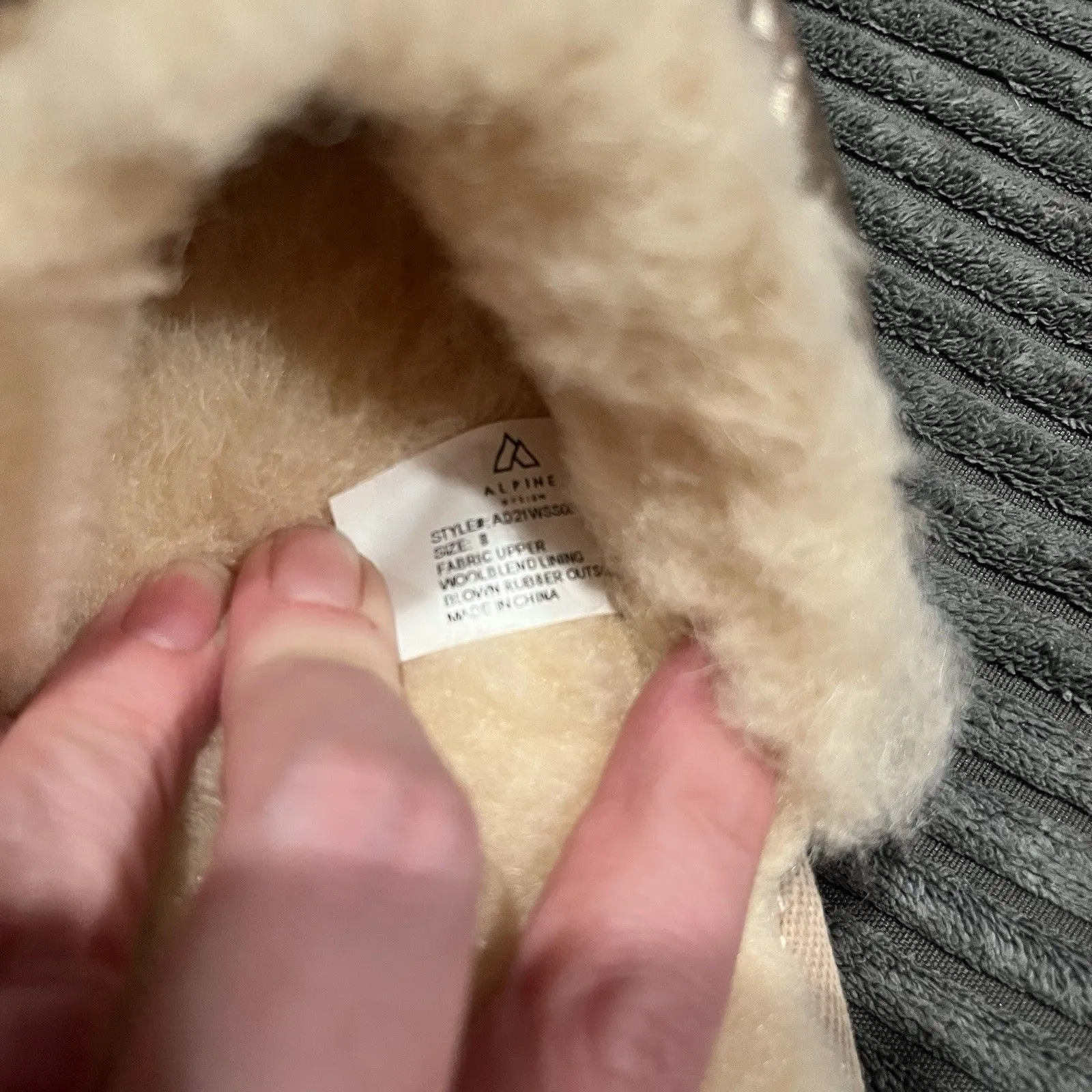 Alpine Design Slippers Womens Sz 8 Lara Metallic Gold Sherpa Puffer Wool Blend - Image 6