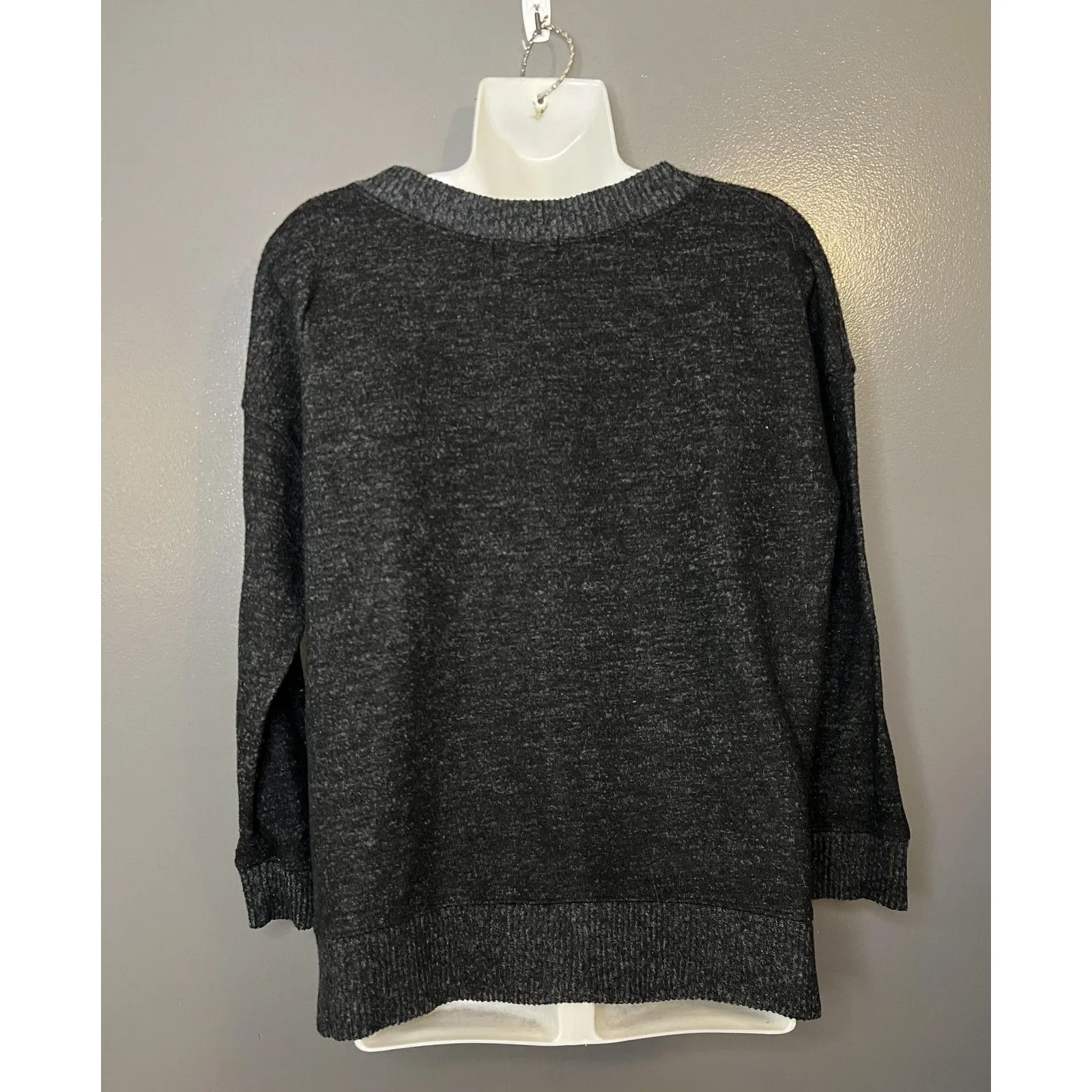Cherish Sweater Womens Medium Charcoal V-Neck Ribbed Trim Drop Shoulder Pullover - Image 4