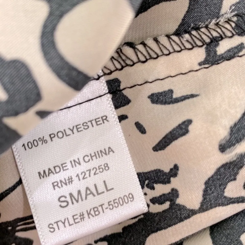 Emmelee silky sleeveless top size small - Image 5