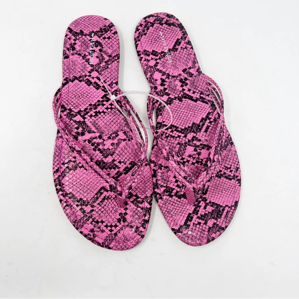 14th & Union Dessie Pink Snake Print Thong Sandals Size 10 - Image 3