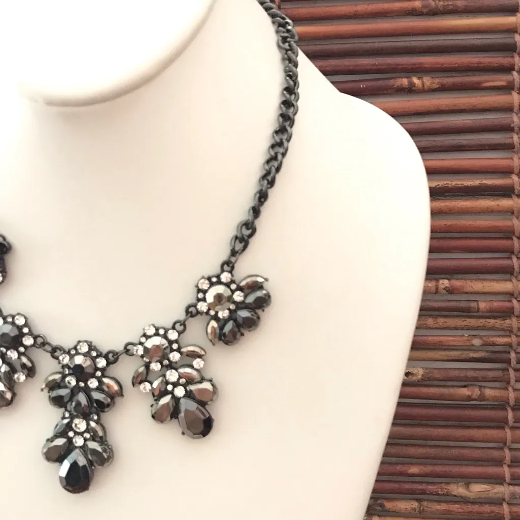 New York & Co Gunmetal & Rhinestone Necklace NWT Black - Image 3