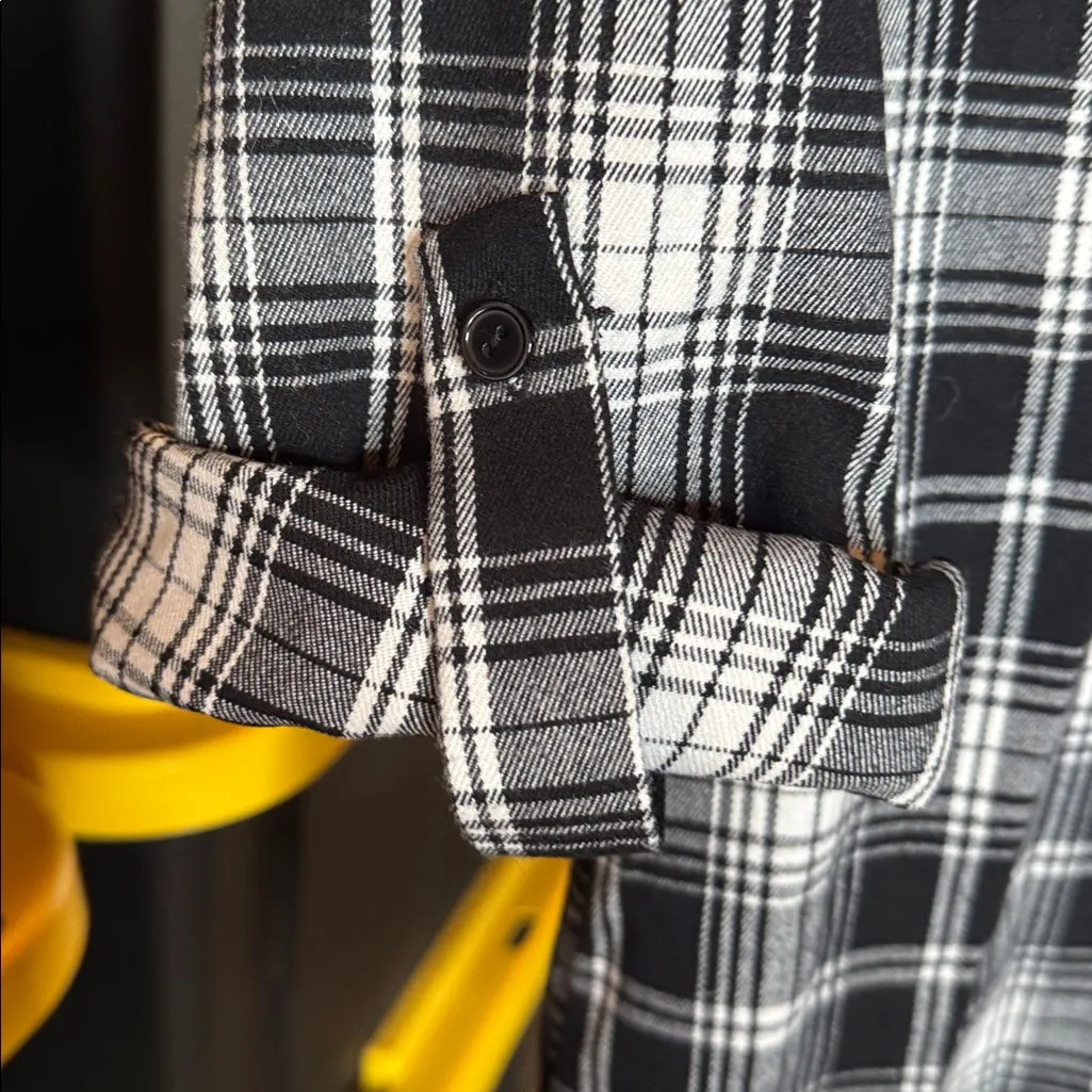 Fantastic Fawn Black & White Plaid Flannel Button Up Shirt Women’s Medium - Image 7