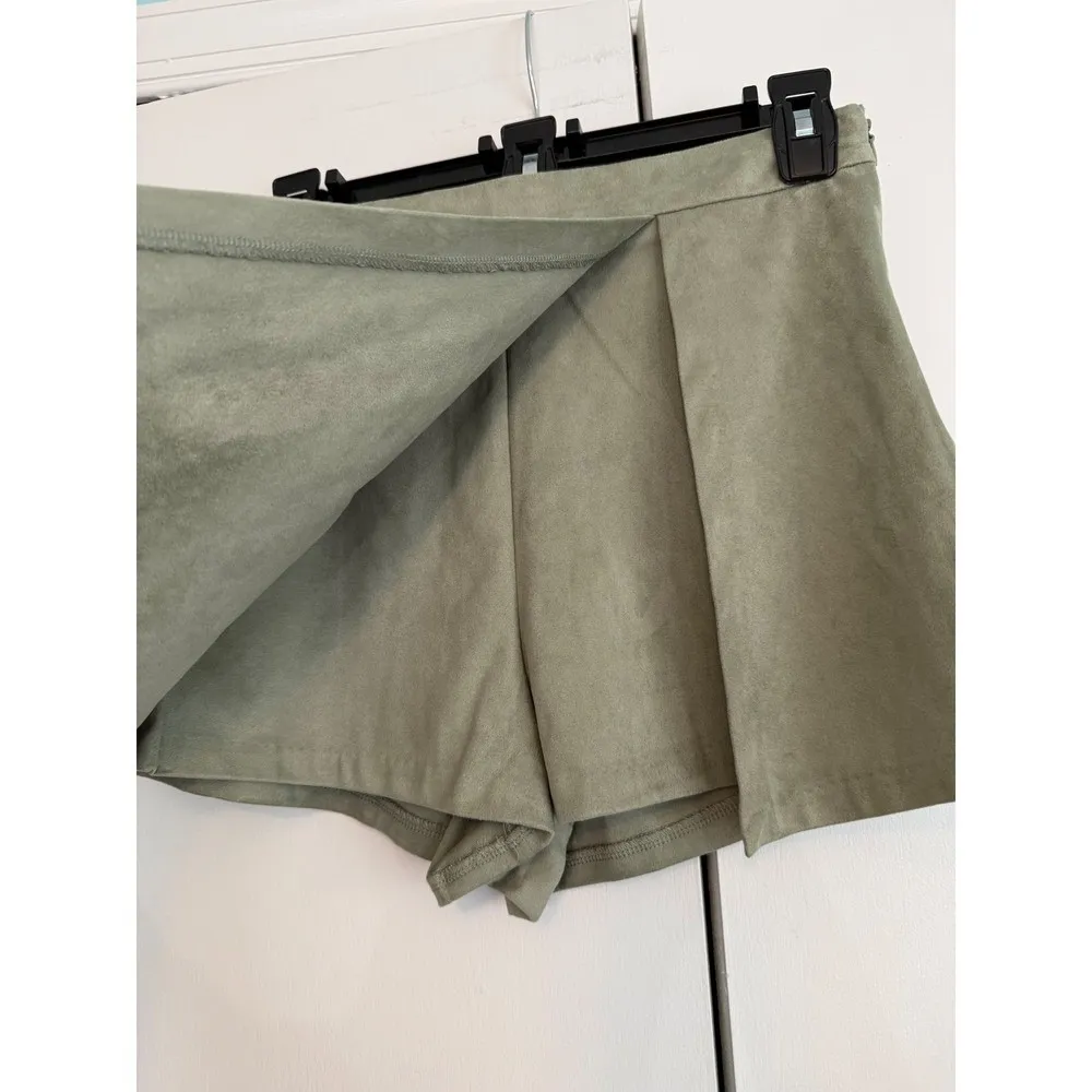 Forever 21 Women's Olive Green Faux Suede Skort‎ Med | BohoWestern | Streetwear - Image 4
