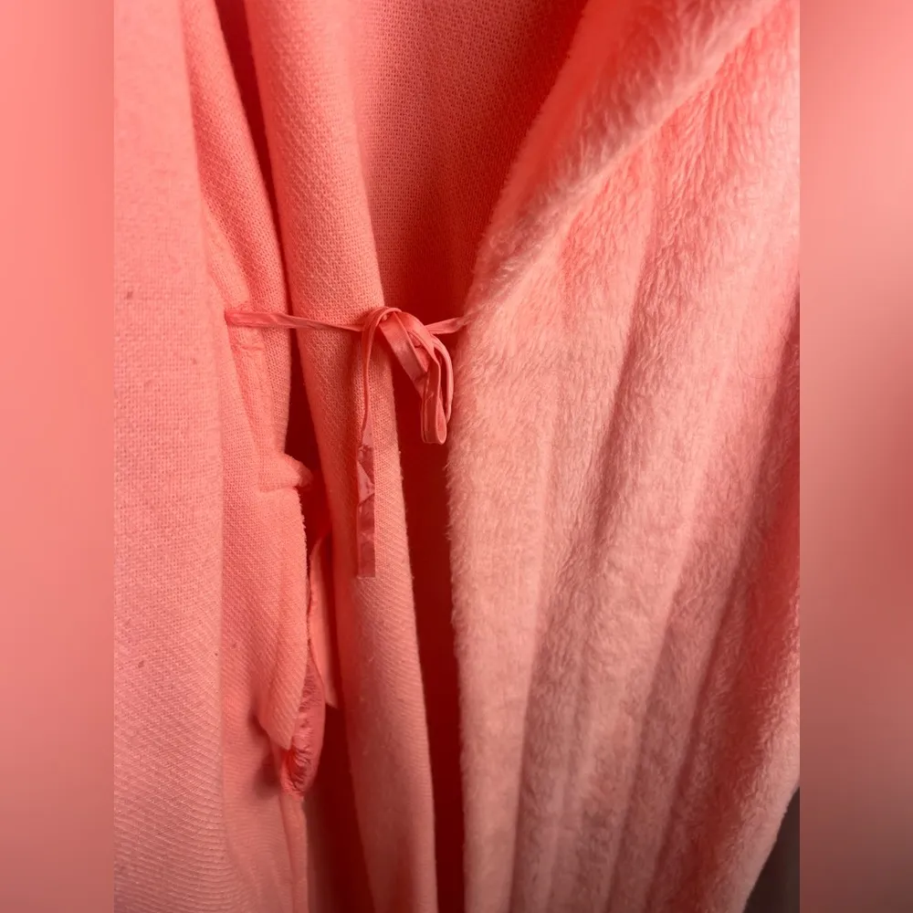 Vintage 1970’s Evelyn Pearson Long Robe Pink Belt Faux Fur Chevron Tie Size M Size M - Image 8