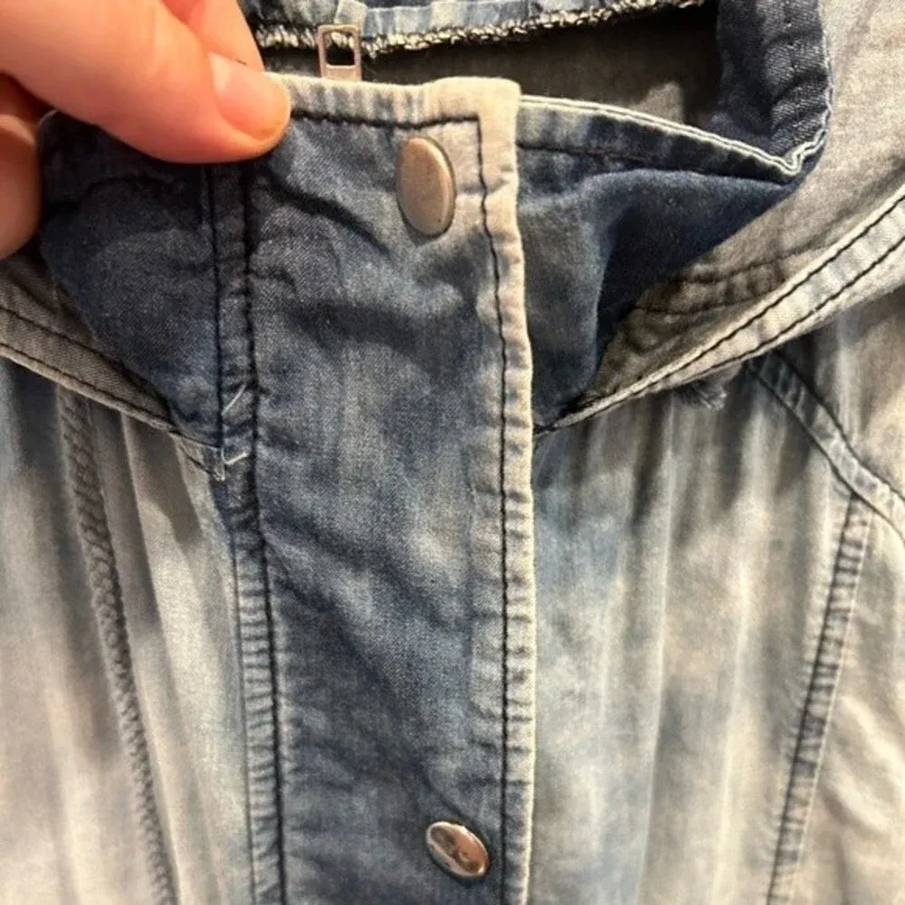 Ashley‎ Denim by 26 International Long sleeve Jean jacket with a hood L Blue Size L - Image 3