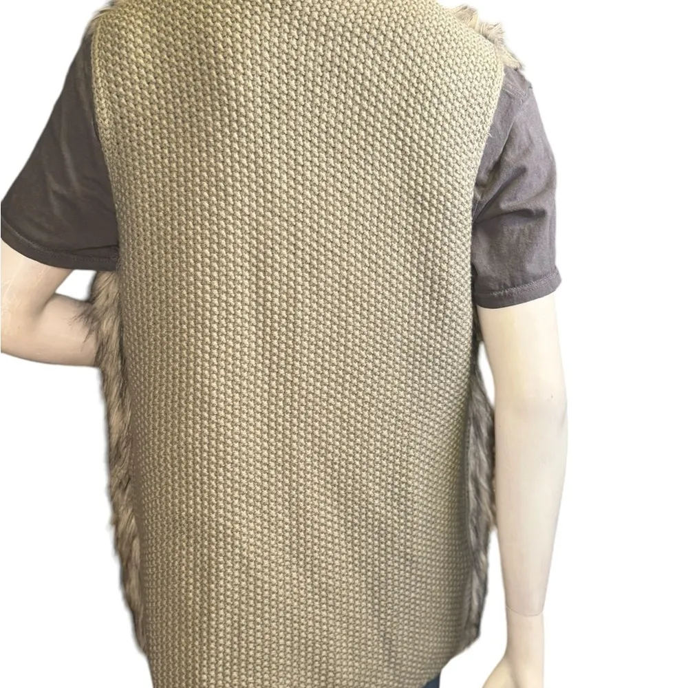 Primark women’s Gray Faux Fur Vest Size L. - Image 5