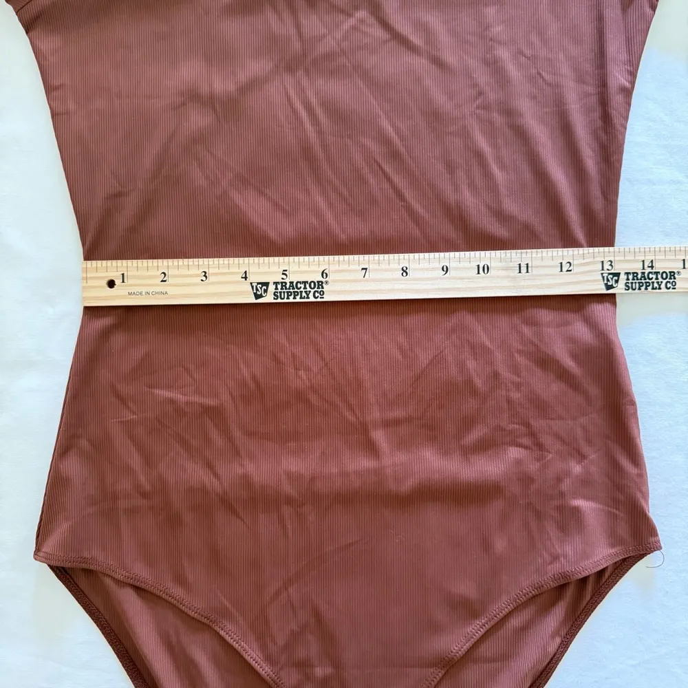 NEW MYNTA Ribbed Long Sleeve Bodysuit Brown Size Medium Petite NWT - Image 4