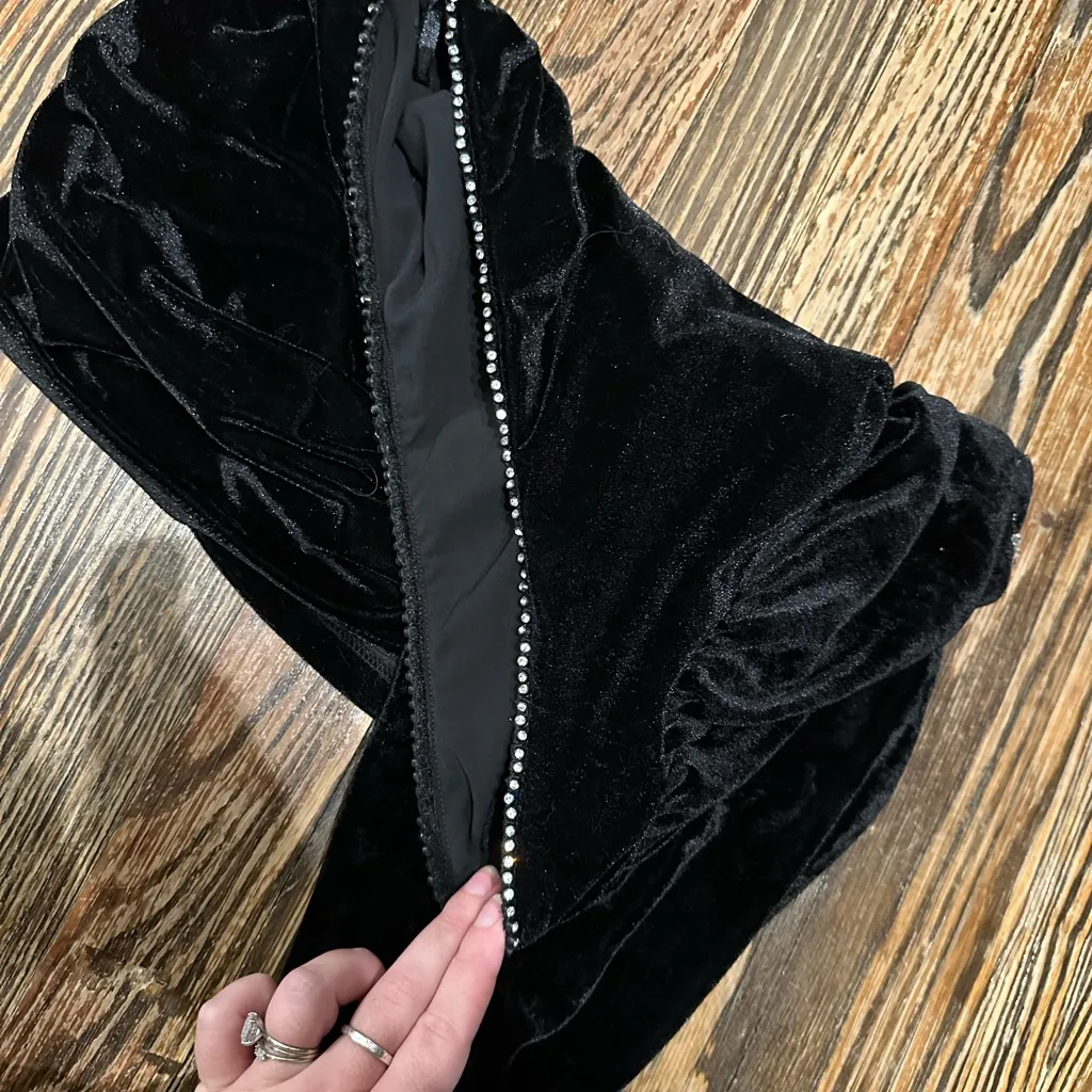 FOR LOVE AND LEMONS VELVET Black One-Shoulder Velvet Top with Rhinestone Detail - Image 4