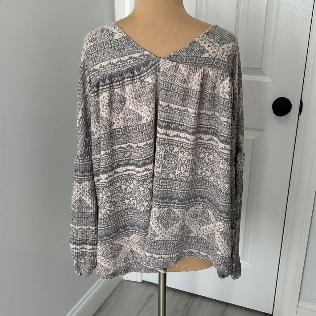 Three Bird Nest Gray Cream Patterned Waffle Knit Top Size XL - Image 3