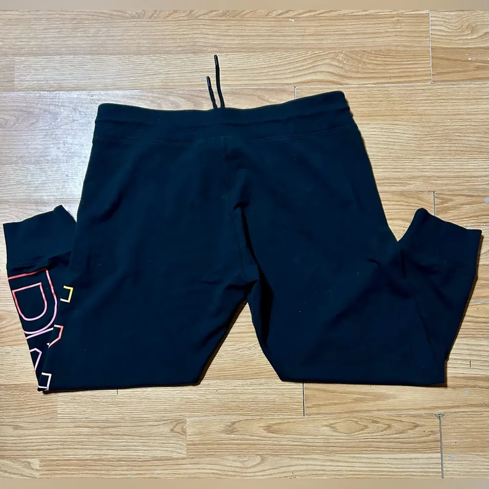 🏷️🏷️Nwot DKNY cropped jogger sweats women’s Lg - Image 3