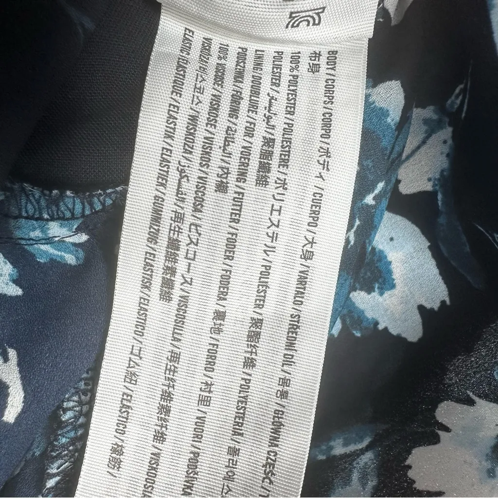 NWT Abercrombie & Fitch Blouse Women’s size Medium black blue floral smocked top - Image 9