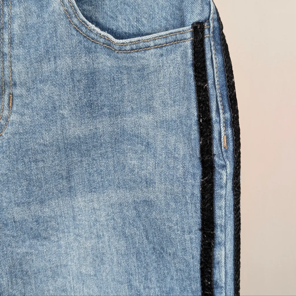 PacSun Light Blue Ankle Jeans with Black Stripes - Image 7