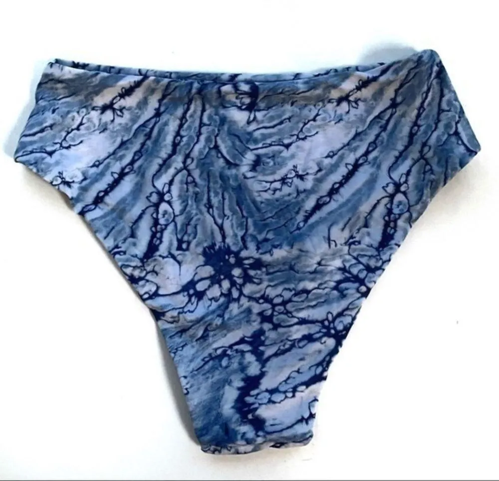 SHEIN Blue White Tie-Dye Bikini Bottoms Size Small NWOT - Image 2