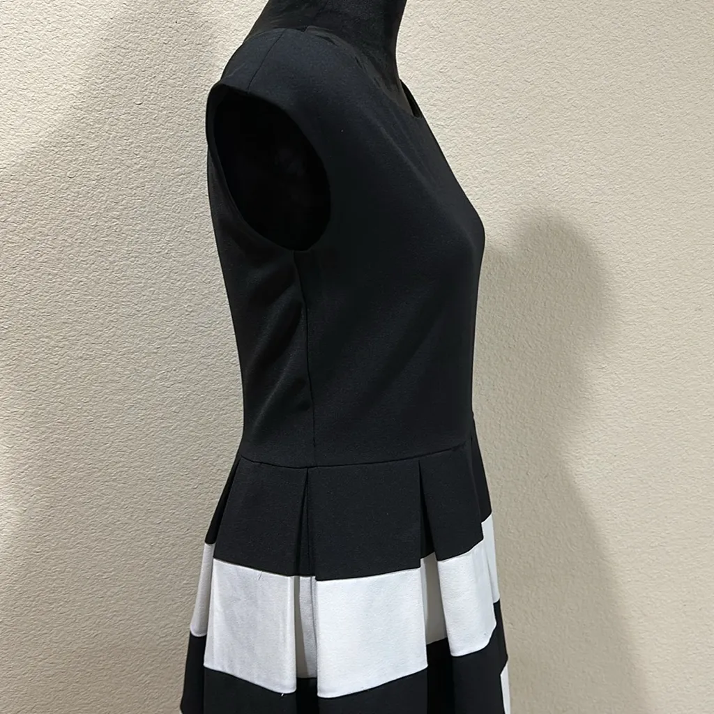 Black and White Striped Dress Size 6 - Image 6