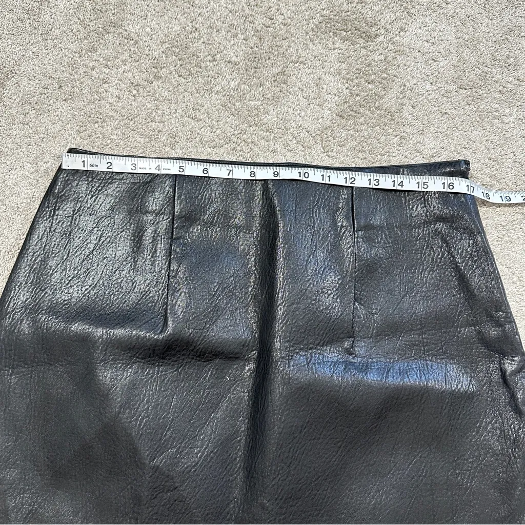 NWT Old Navy Women’s Heritage Fitted Mini Skirt Faux Leather in Black Jack L - Image 10