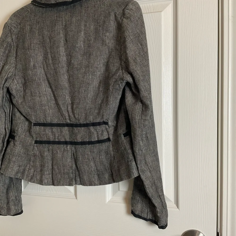 Max Studio Size 8 Women's blazer with Black Trim - Image 8