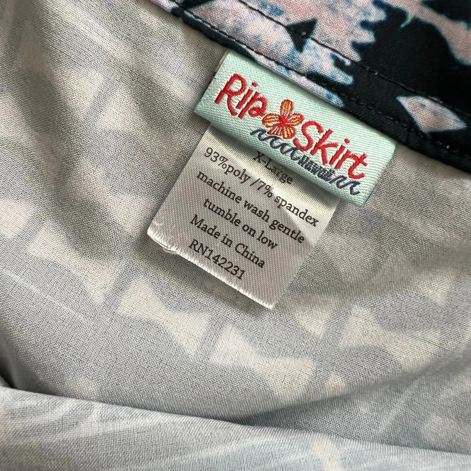 RipSkirt Hawaii Length 2 Medium Blue Geo Printed Tiles 19.5” Adjustable Wrap Size XL - Image 3