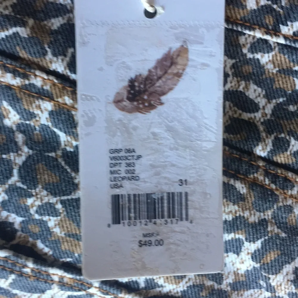 Chelsea & Violet Denim Leopard Print Shorts - Image 9