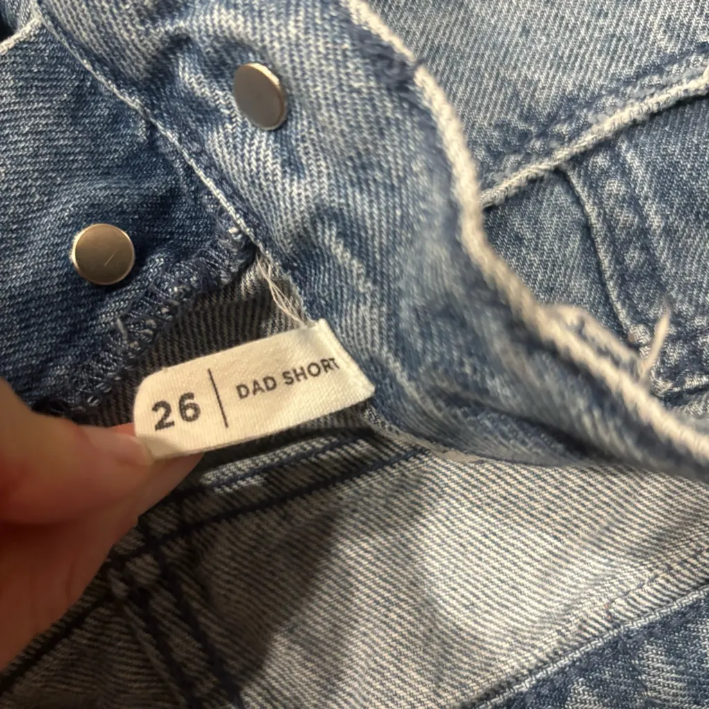 PacSun Dad Jean Shorts Women’s 26 High-Waisted Distressed Denim Raw Hem - Image 4