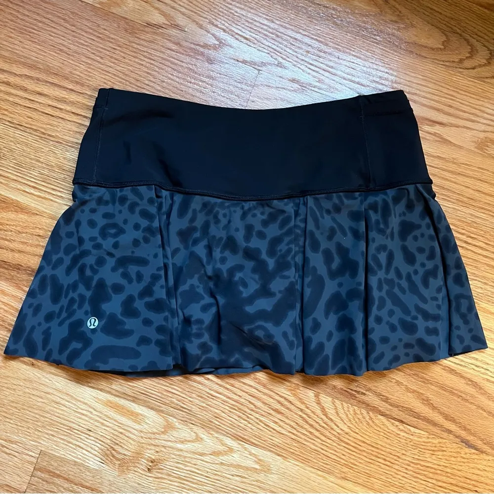 Lululemon Hit Your Stride Skirt Animal Swirl Deep Coal Black / Black size 6 - Image 4