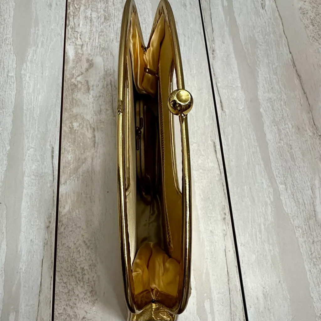 Glamorous Gold Leather Framed Kiss - Image 13