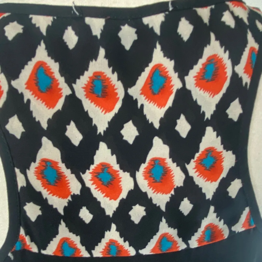 Le Sample Black Tank with Unique Design on Back & Pocket - Image 5