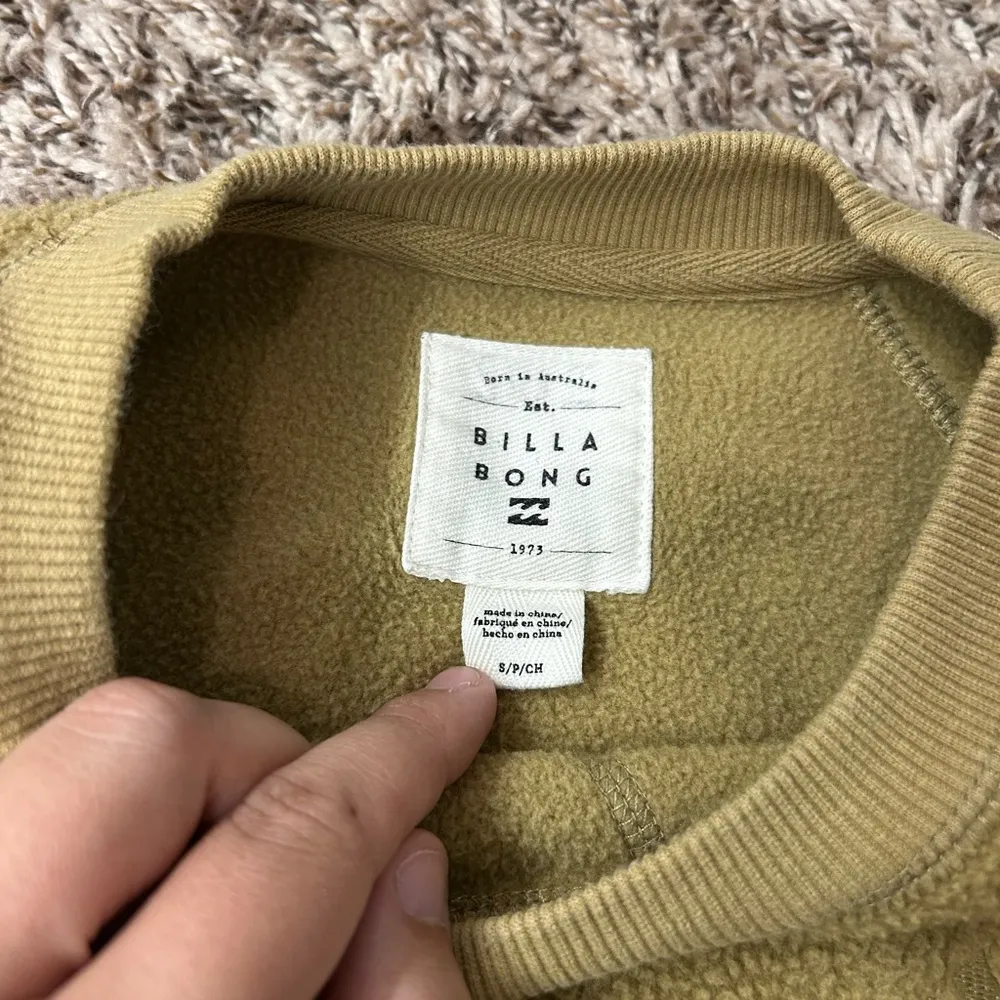 Golden Tan Billabong Sherpa Crew Sweatshirt Women’s Small - Image 4