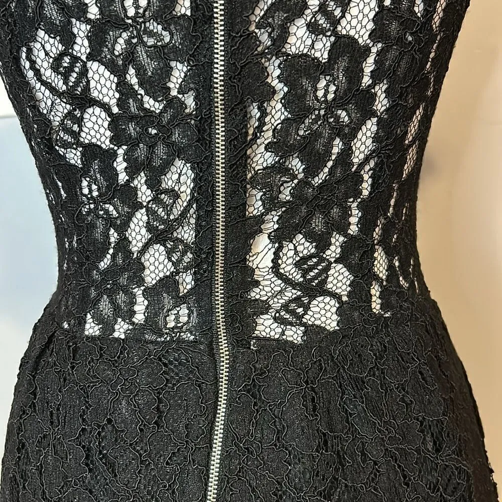 Aritzia Babaton Black Tobias cap sleeve v-neck Lace‎ Mini Dress size 2 - Image 9