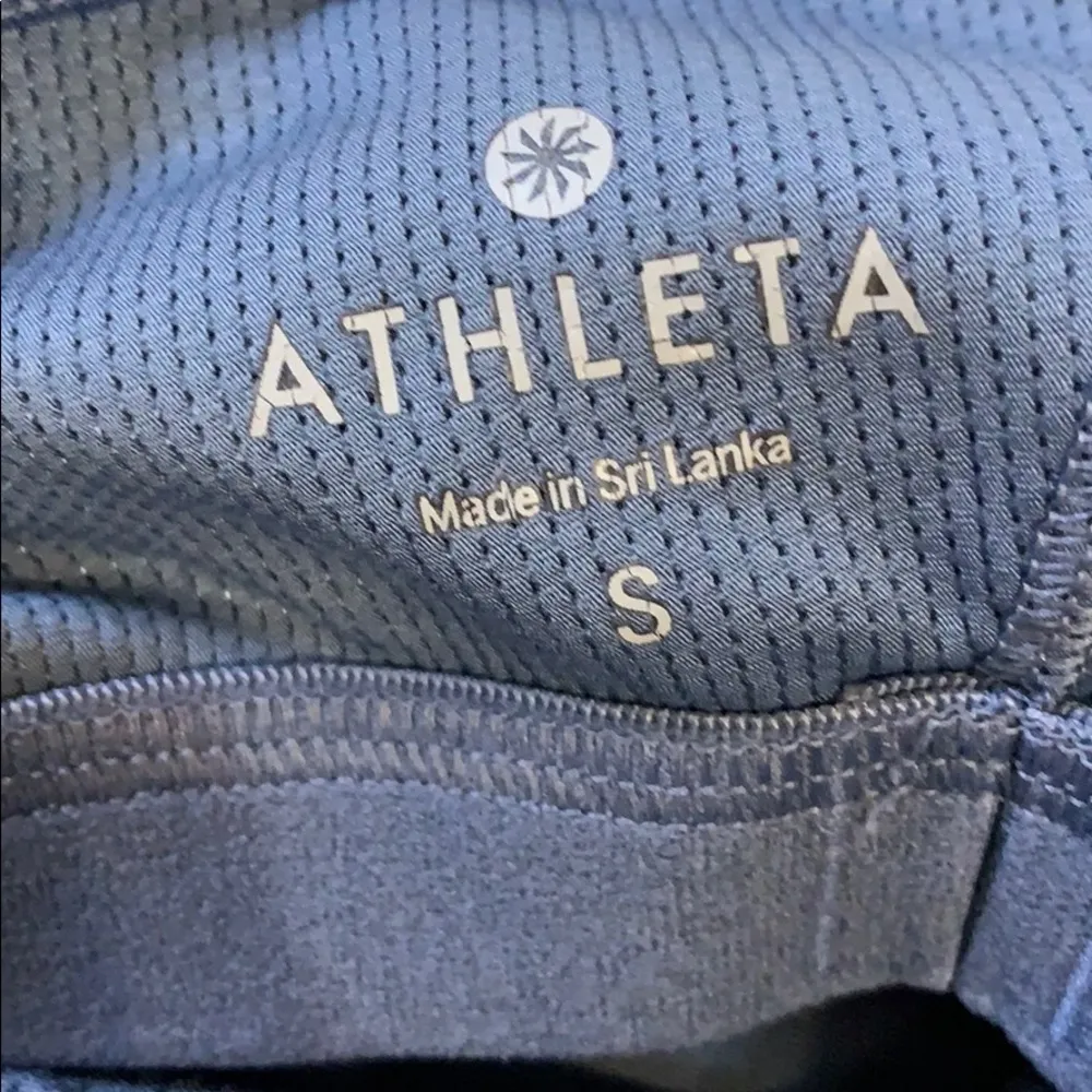 Athleta Tank Top W Built in Bra SZ S - Image 4