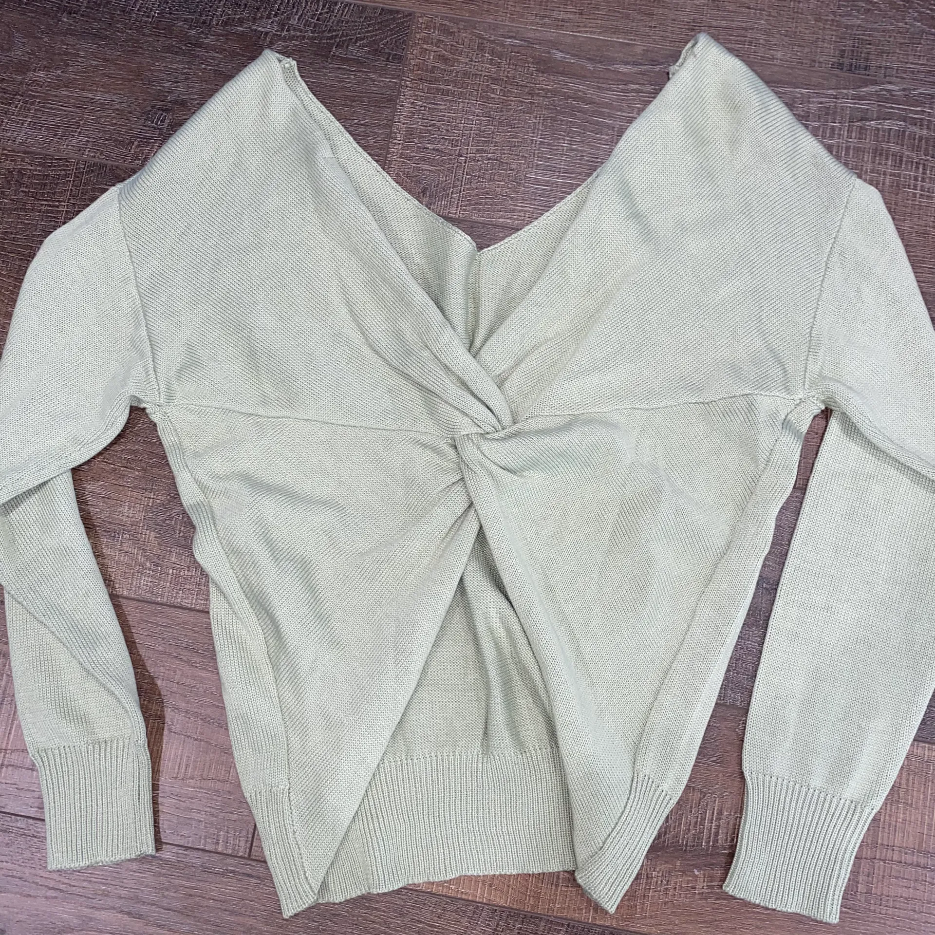 NWOT Mint Green Twist Back Sweater Women’s Large - Image 4