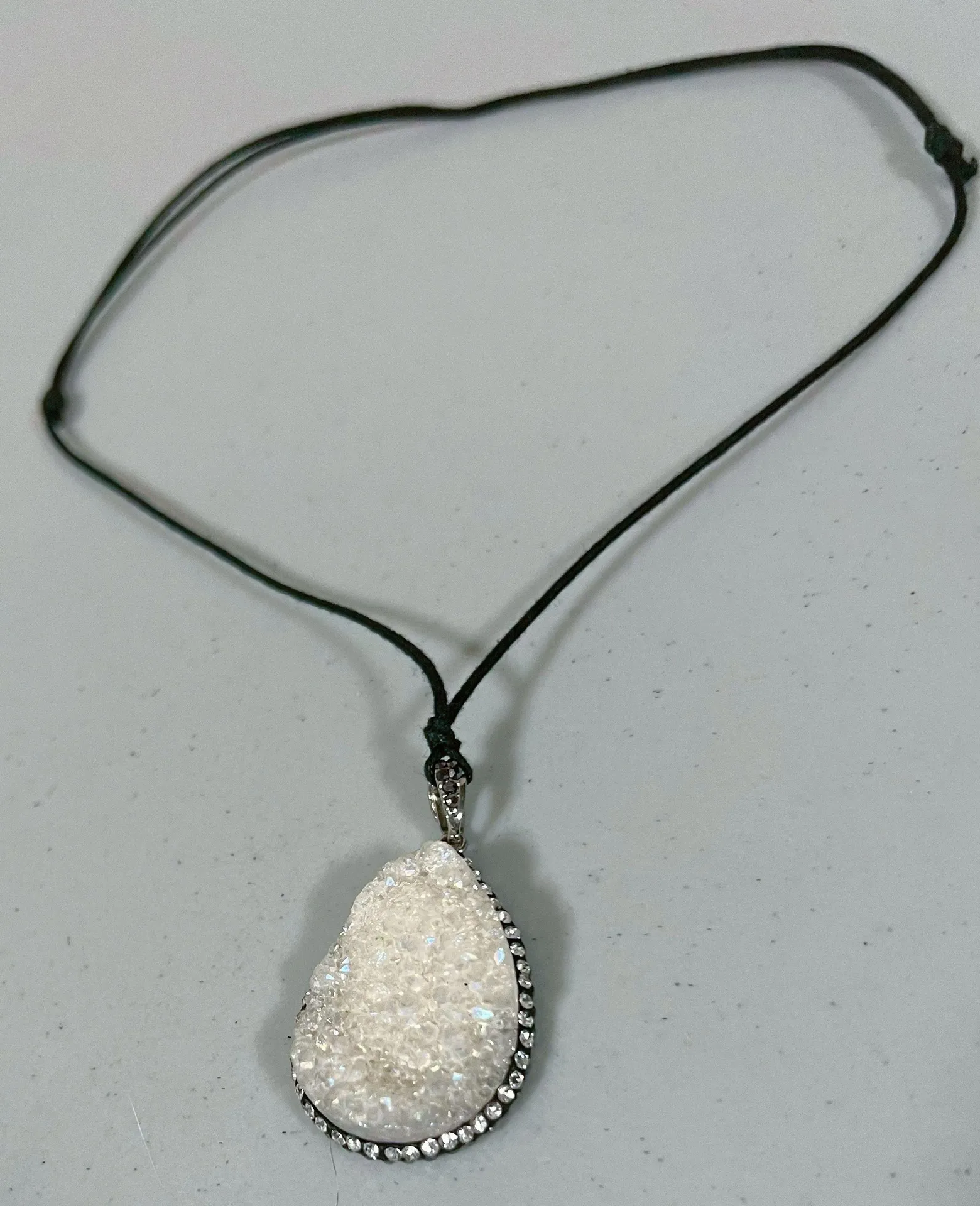 White Geode Crystal Gem Diamonds Pendant  Adjustable Necklace Choker Jewelry 🤍✨  - Image 3