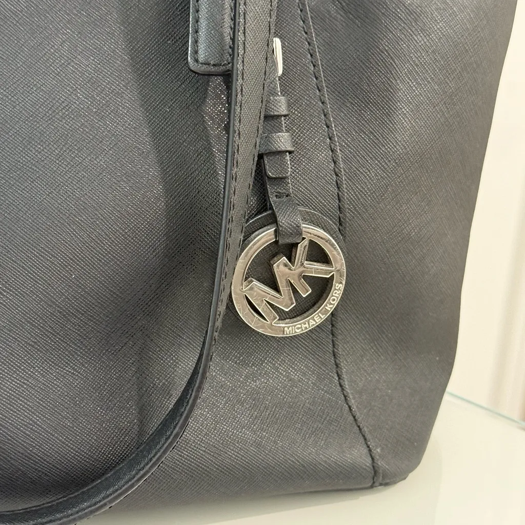 Michael Kors Jet Set Black Tote Bag - Image 4