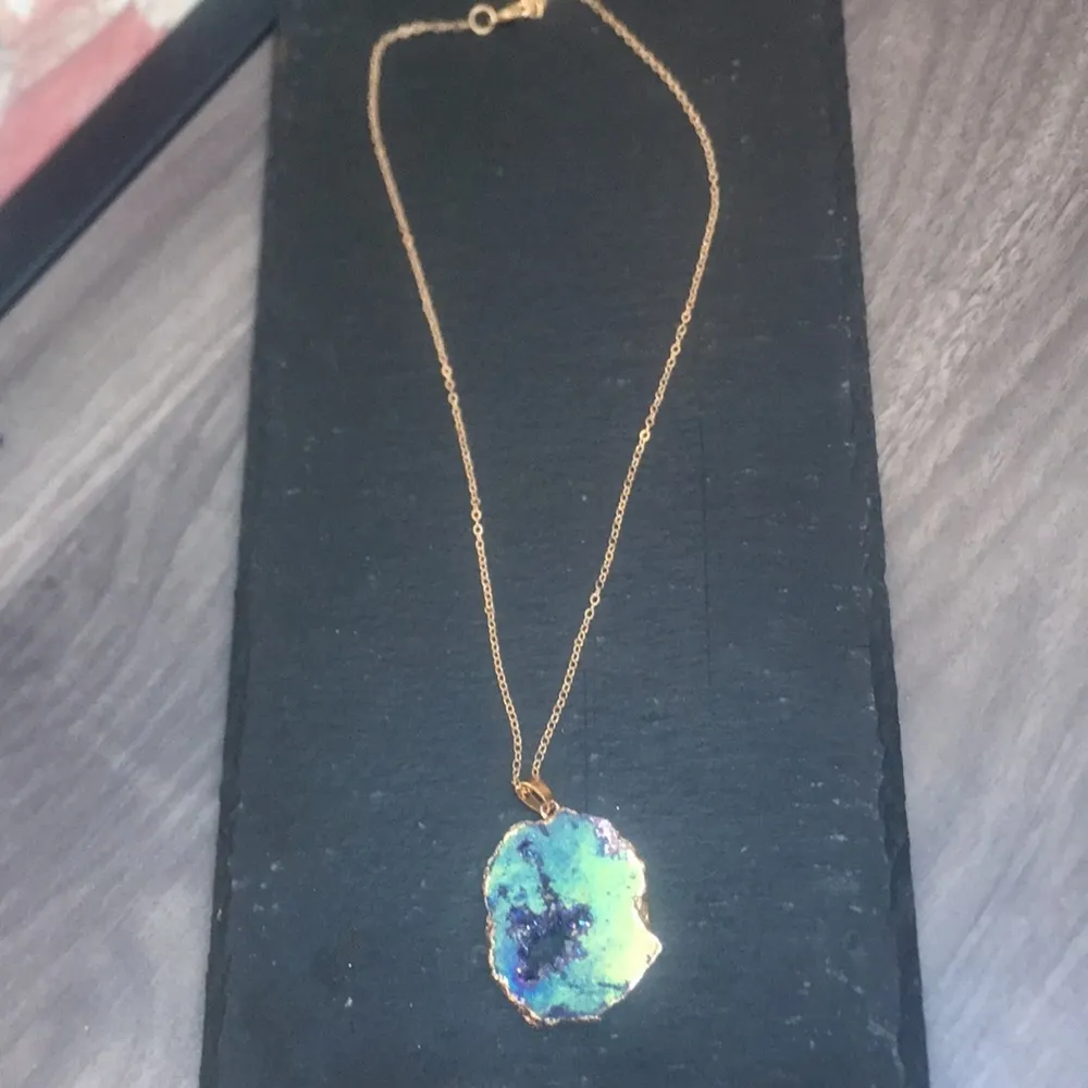 New Rose Gold Druzy Geode Crystal with Gold Electroplated Trim Necklace - Image 5