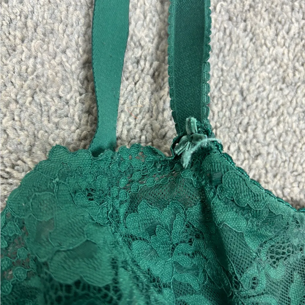 Green lacey bra 38h Size undefined - Image 3