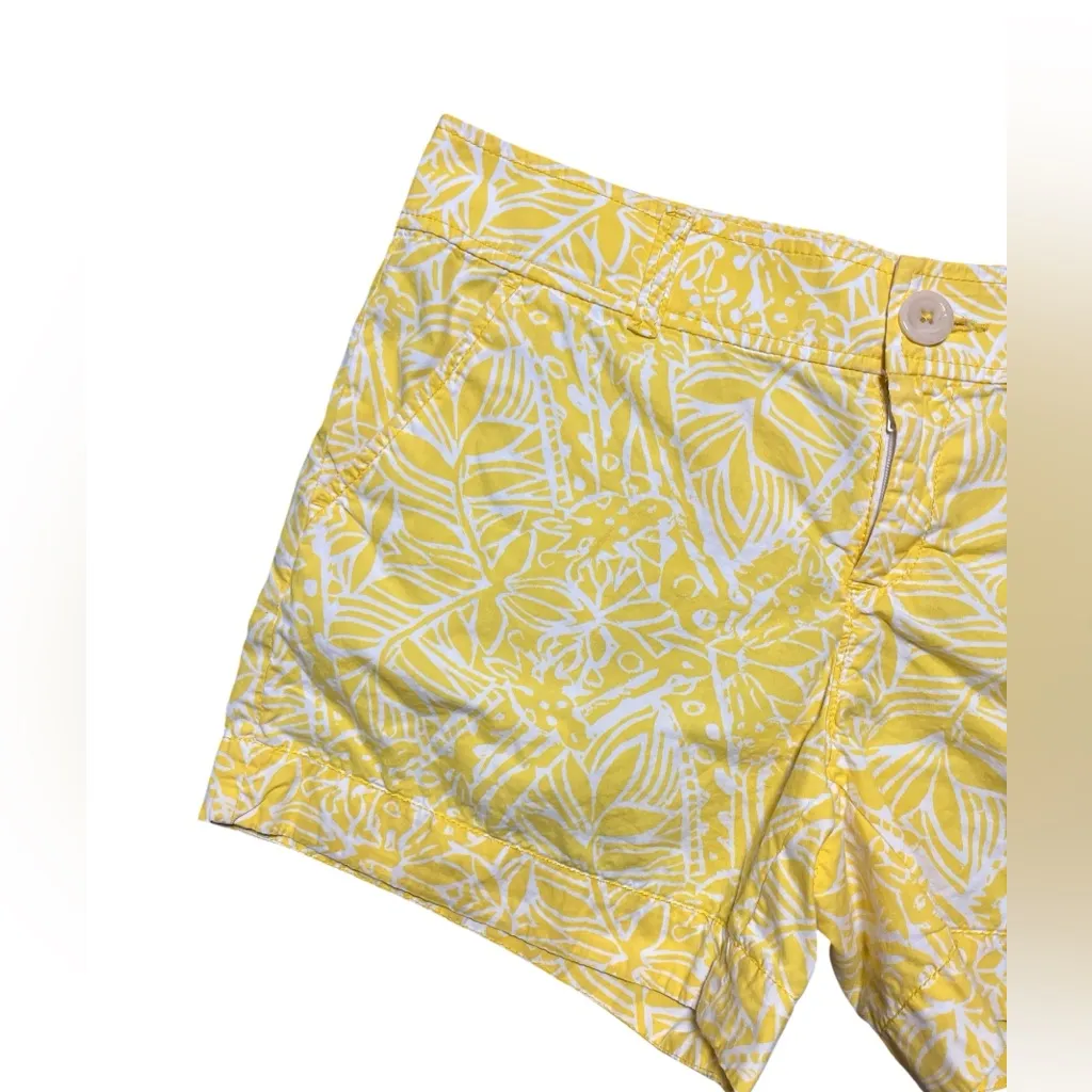 Lilly Pulitzer Yellow And White Floral Print 4.5” Shorts Size 6 - Image 3