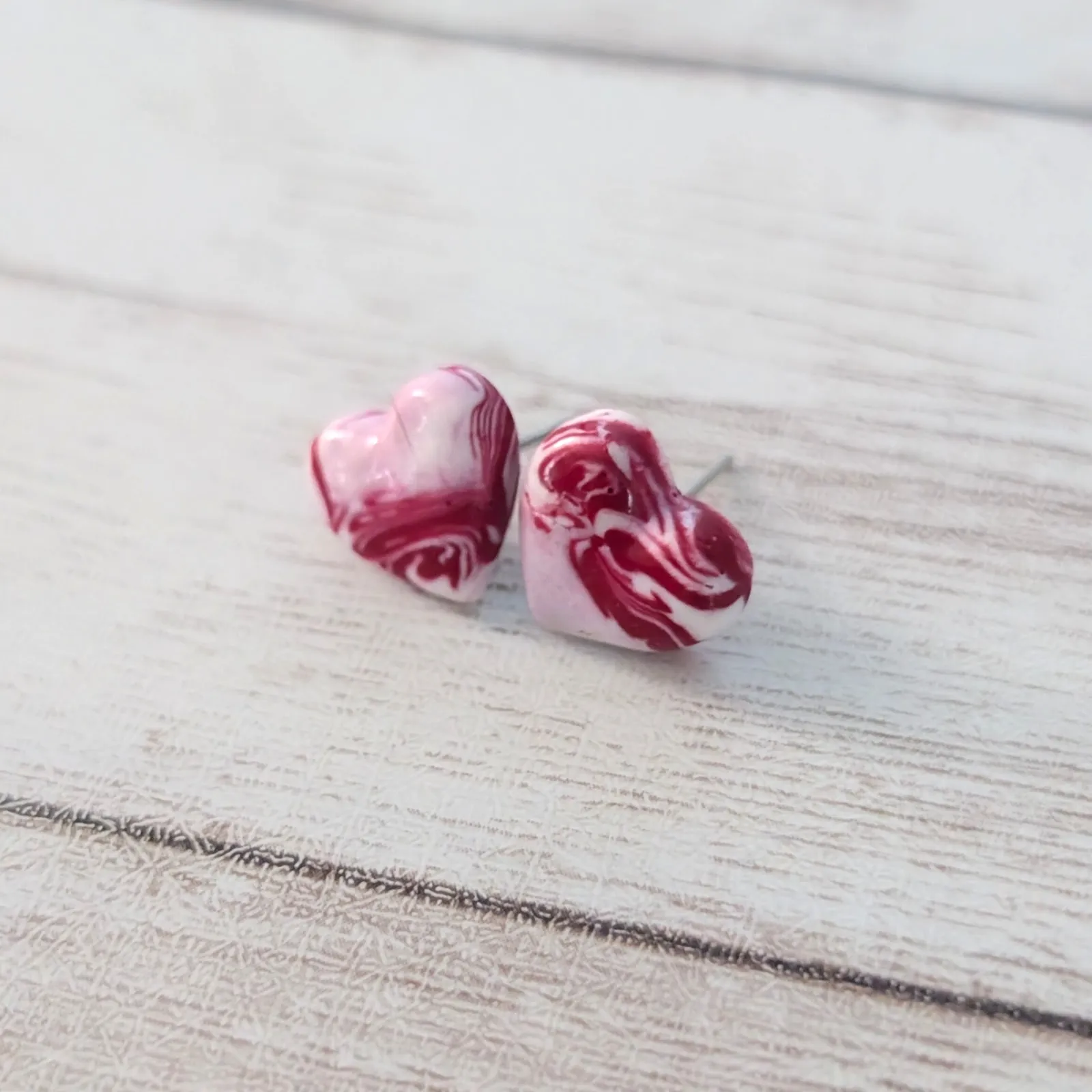 Vintage Stud Earrings Red Marbled Pattern Heart - Image 3