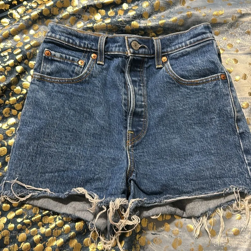 Levi’s ladies cutoff denim ribcage shorts button fly size 26 - Image 8