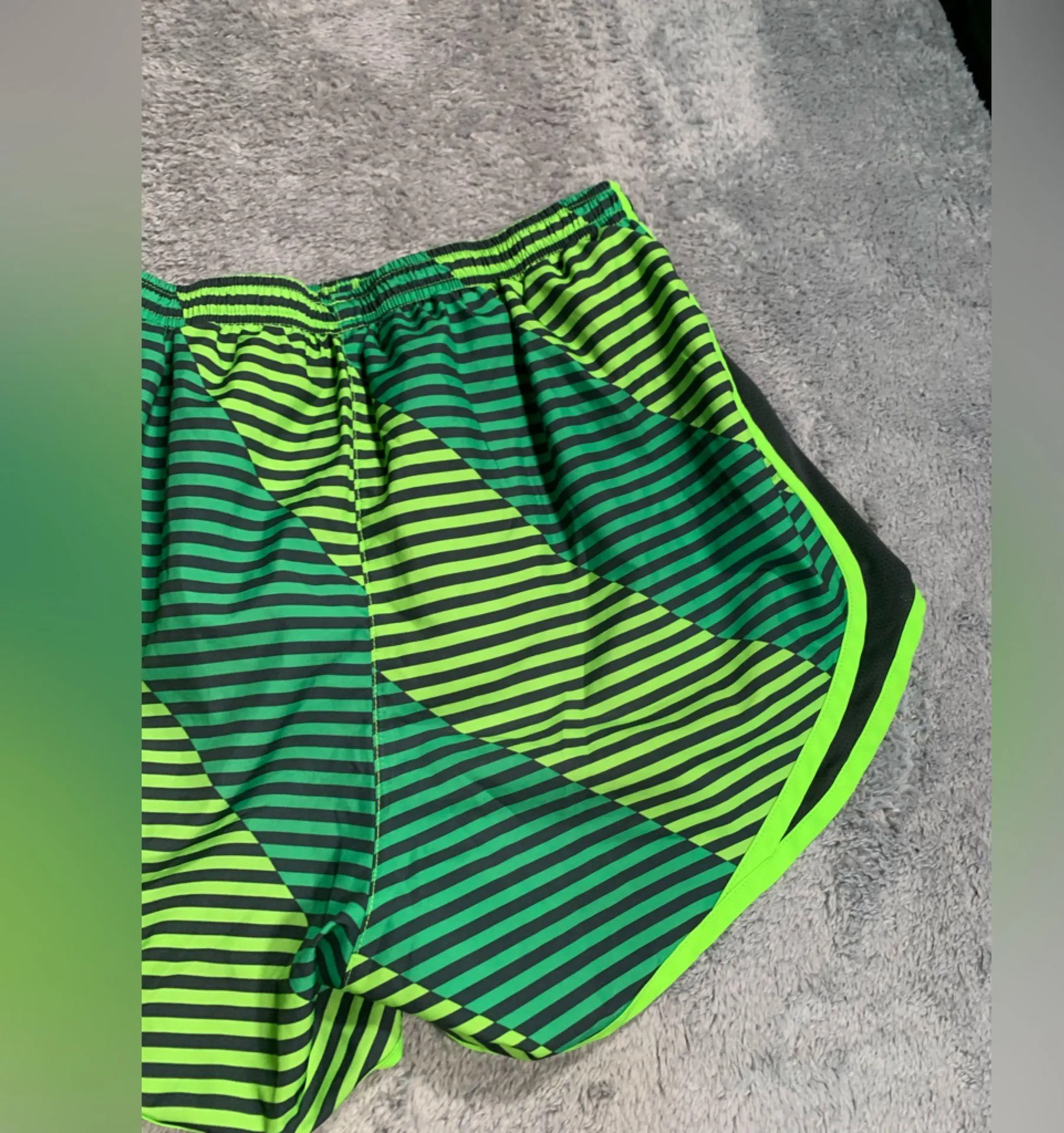 Nike dri-fit green shorts medium - Image 9