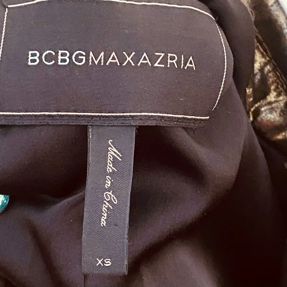 BCBG Maxazria Foley gold metallic blazer - Image 10