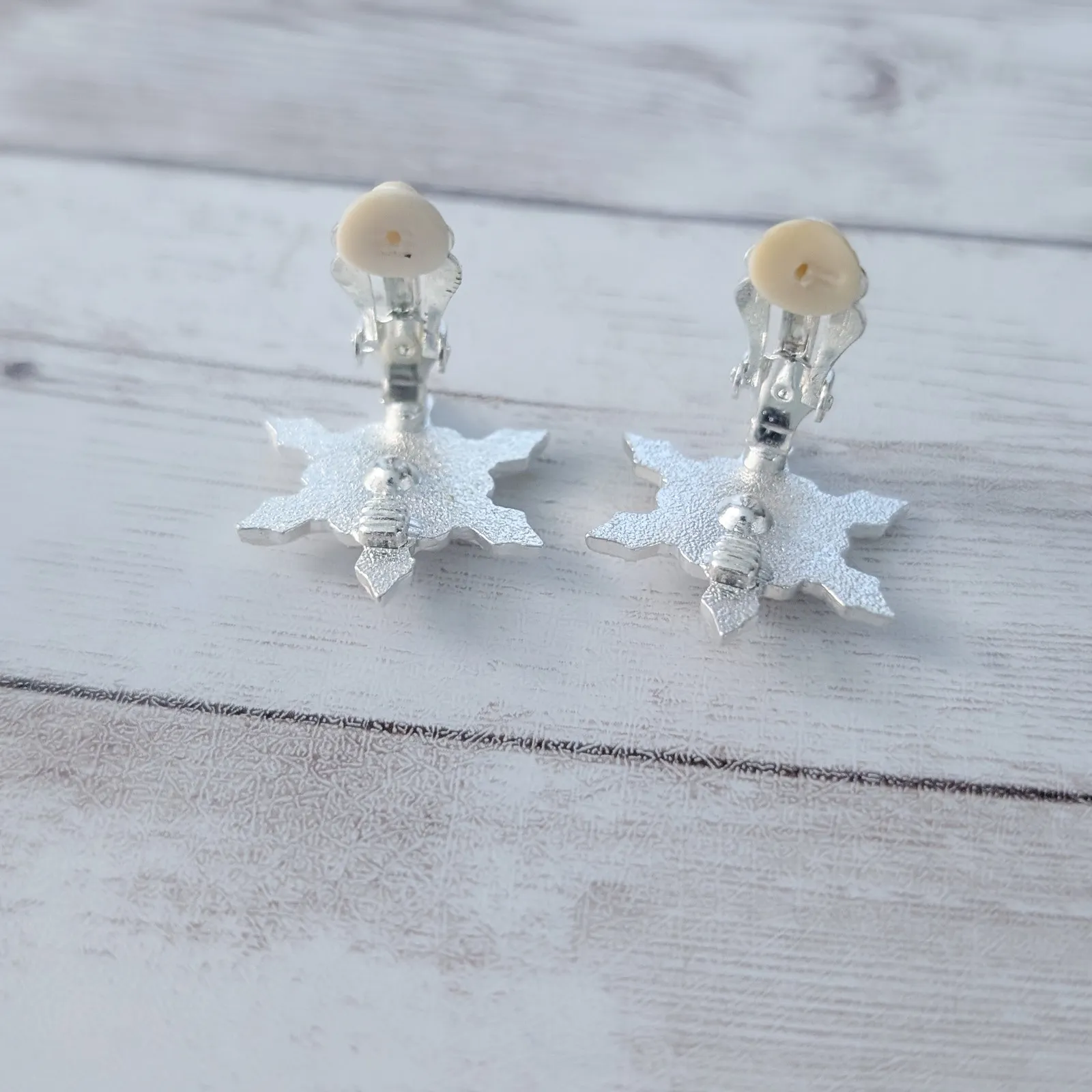 Vintage Clip On Earrings Cream & iridescent Gem Large Snowflake - Image 4