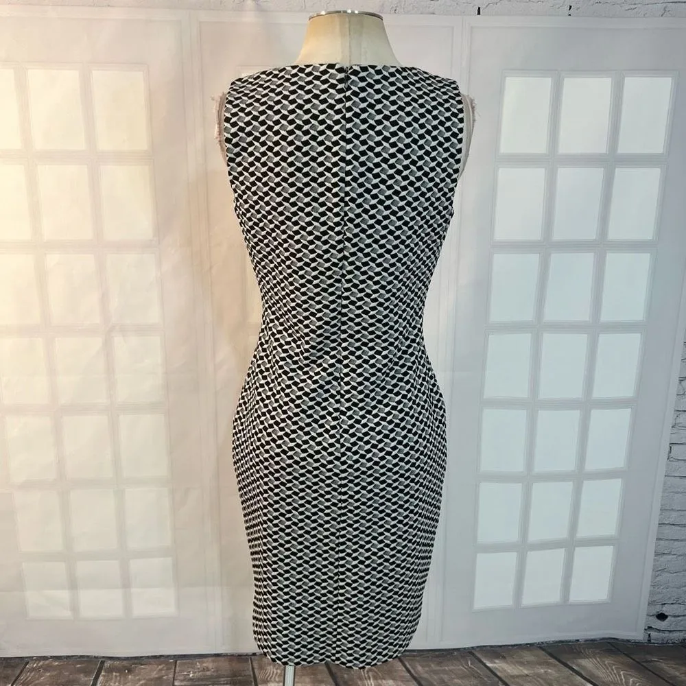 Calvin Klein black white geometric print sleeveless sheath dress size 6 - Image 5