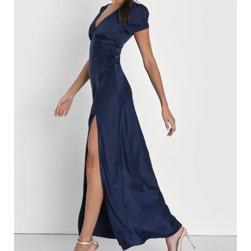 Lulus NWOT Epitome Of Romance Navy Blue Satin V-Neck Puff Sleeve Maxi Dress XXS - Image 3