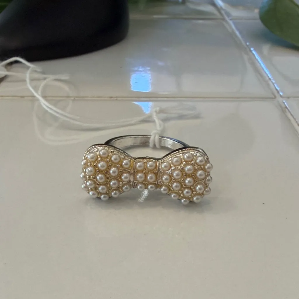 Source Unknown Pearl Bow Ring - Image 2