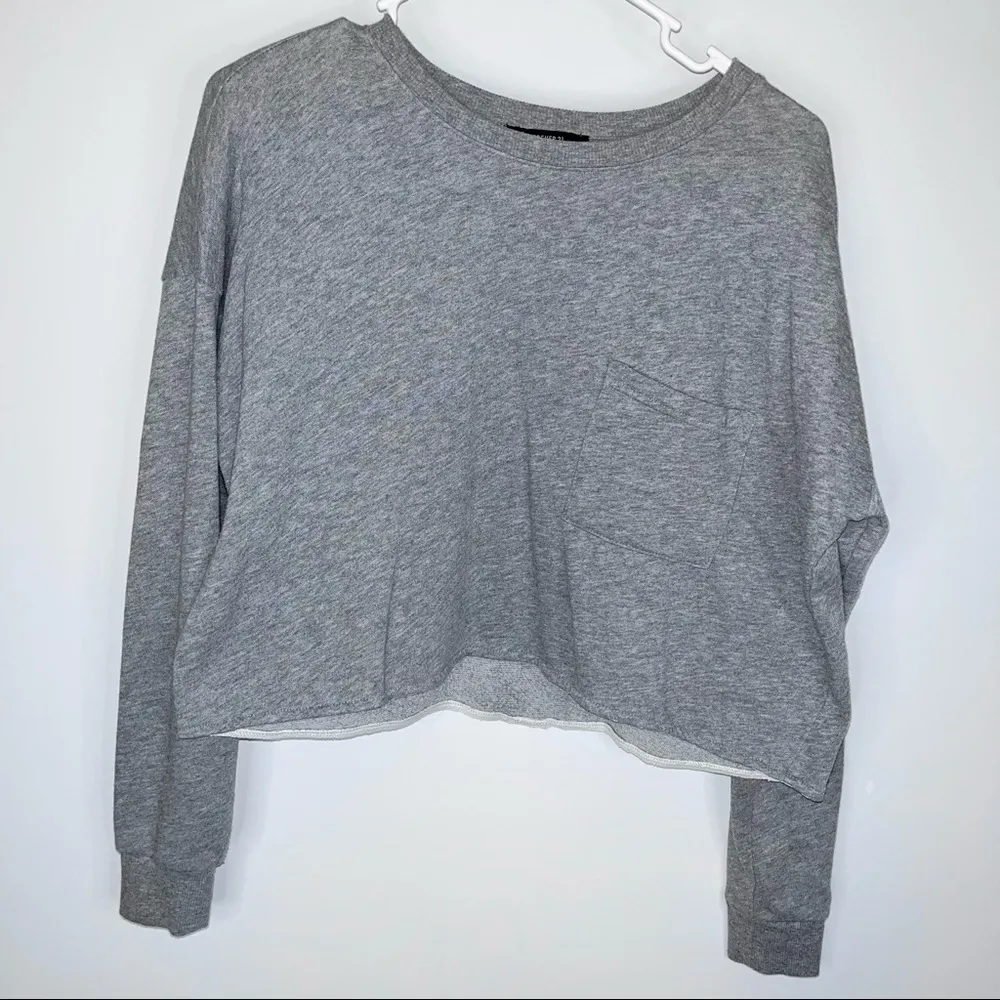 FOREVER 21 Gray Lightweight Cropped Sweatshirt Crop Top Small - Image 8