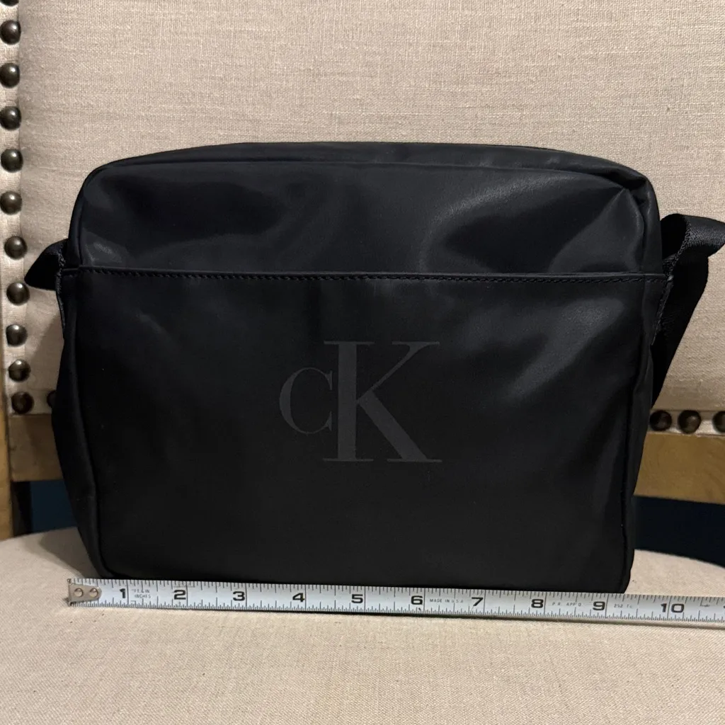 Calvin Klein Black Nylon Shoulder Bag - Image 3