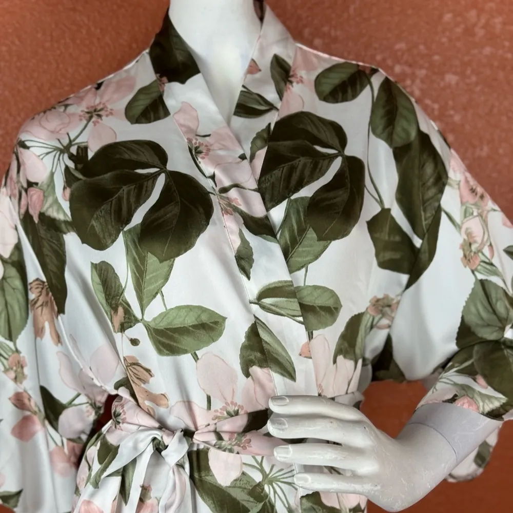 Victorias Secret Medium Here Comes The Bride Floral Satin  Wrap Robe S-XS  D4 - Image 7