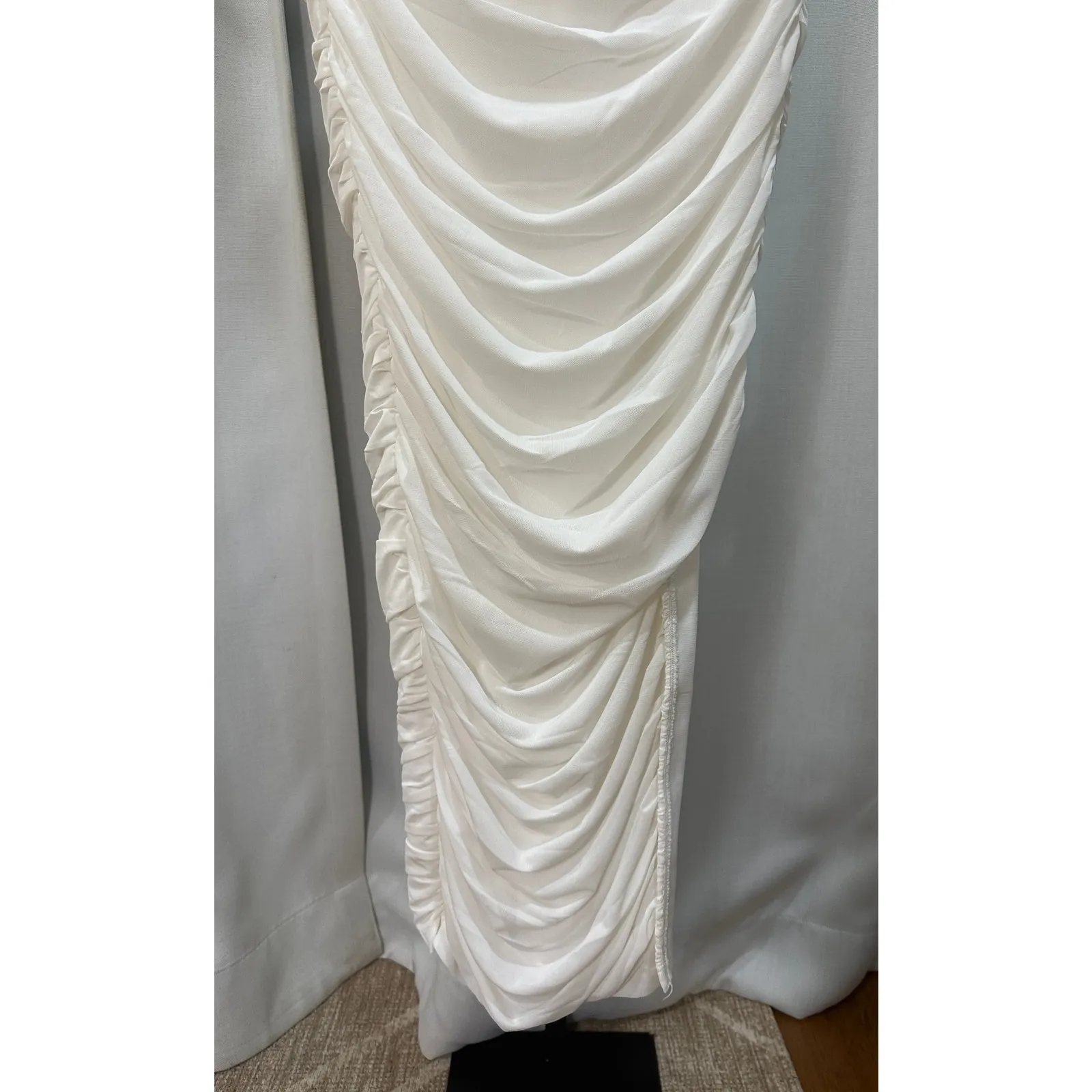 Elliatt Pippa Dress White Size Small Lightly Worn Flattering Ruched Fabric Comfy - Image 5