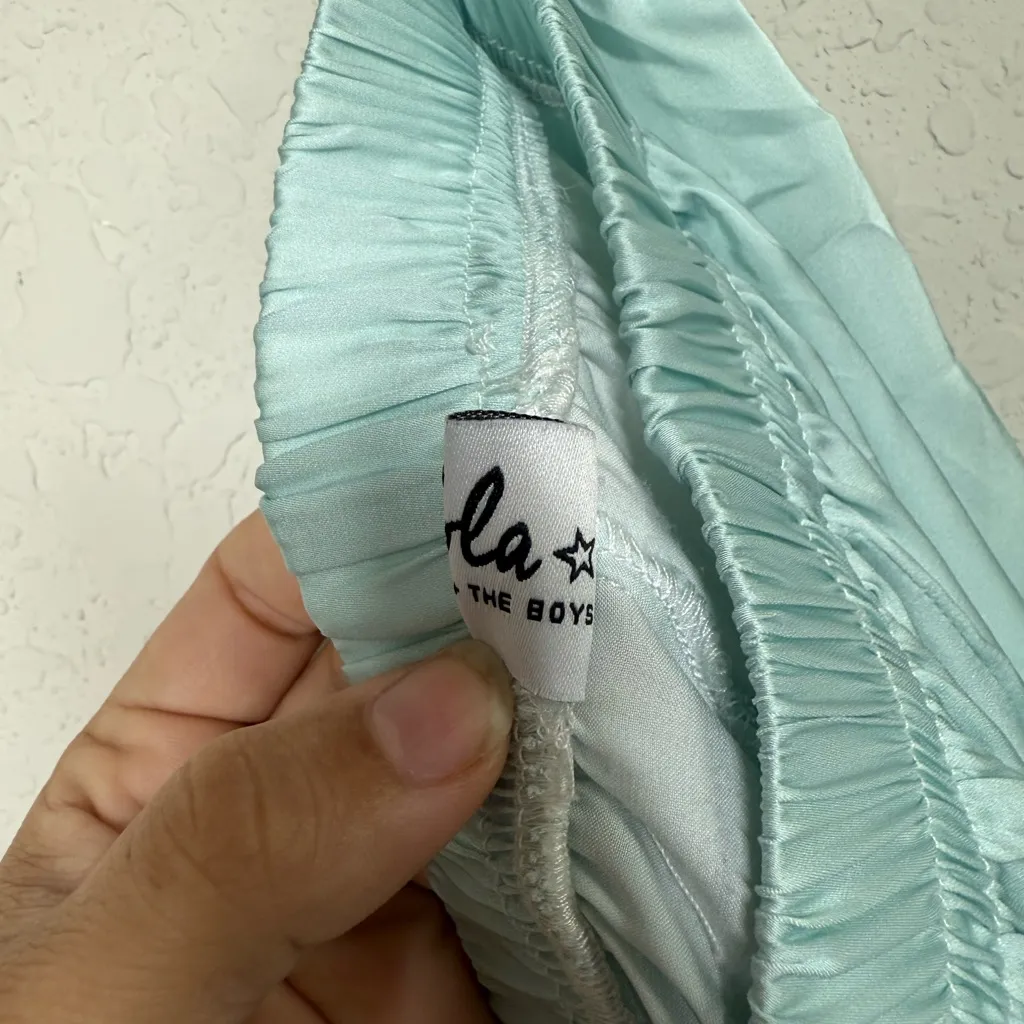 Lola + The Boys Sky Feather Silky Set Size Small - Image 15