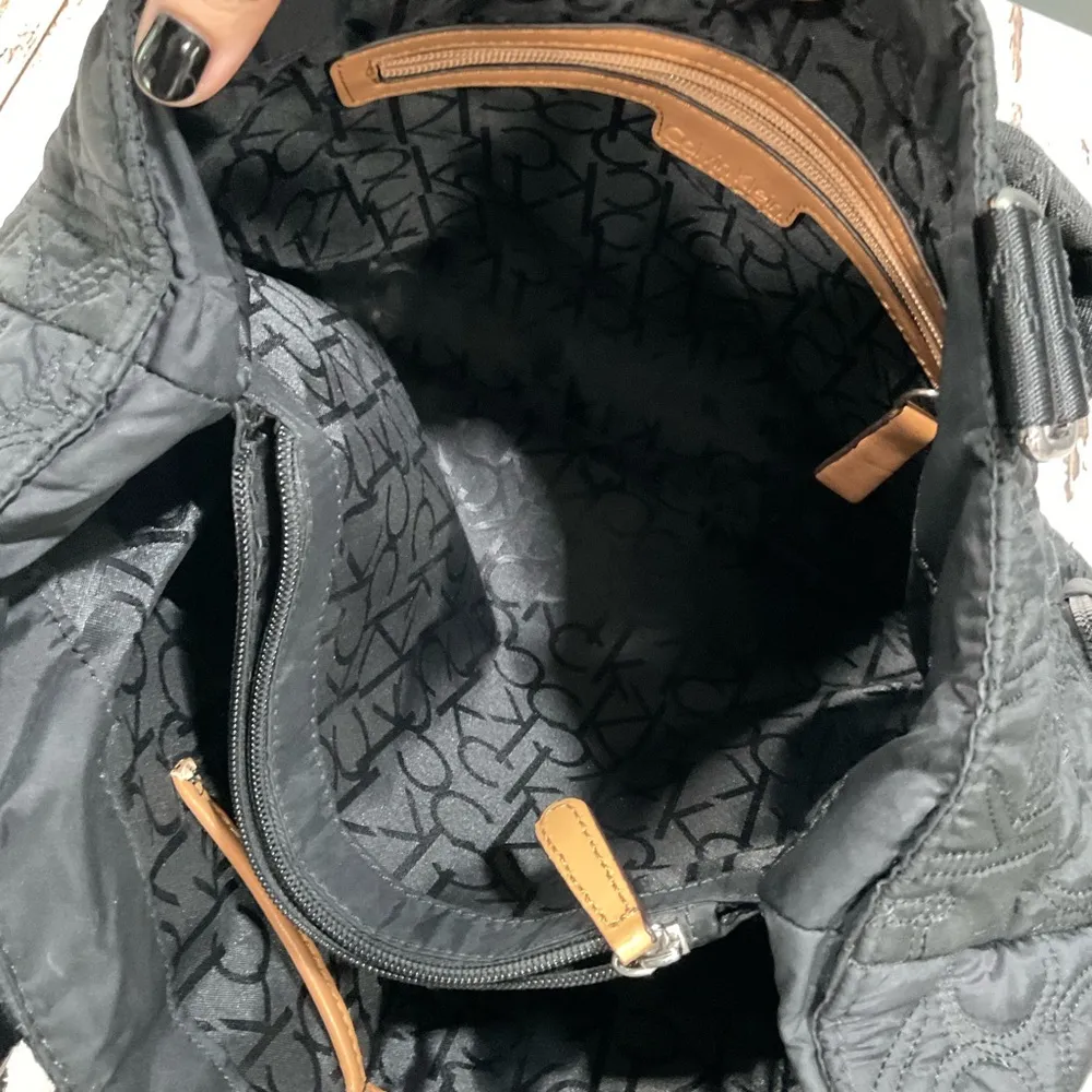 Calvin Klein  QUILTED LARGE WEEKENDER BAG - Image 5